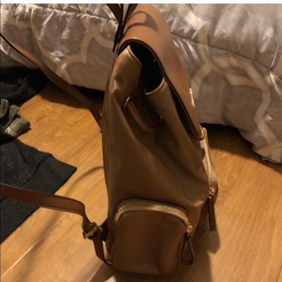 Michael Kors Abbey LG Cargo backpack Tan - Picture 5 of 8